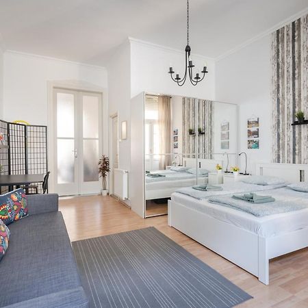 K10 - Kazinczy Street Heritage Suite - Best Location By Bqa Budapest Exterior photo
