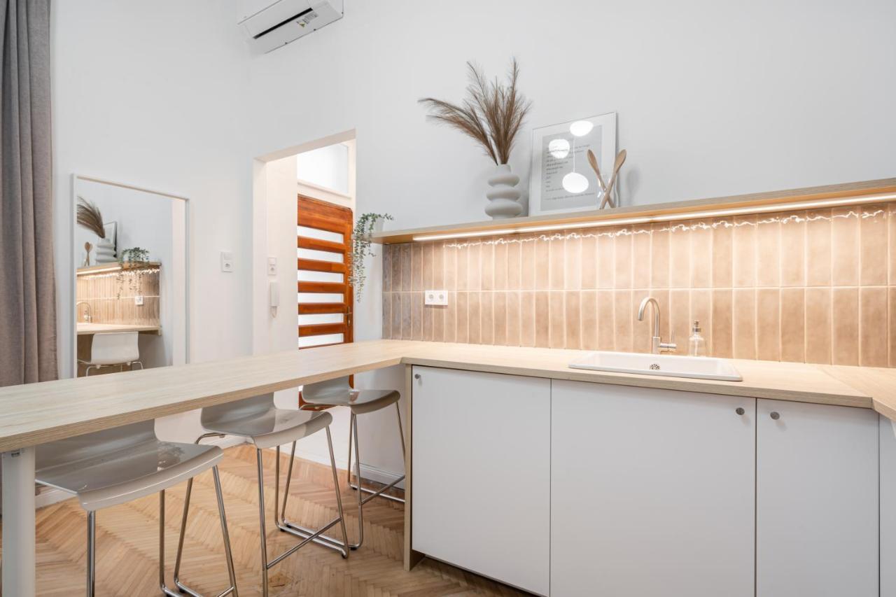K10 - Kazinczy Street Heritage Suite - Best Location By Bqa Budapest Exterior photo